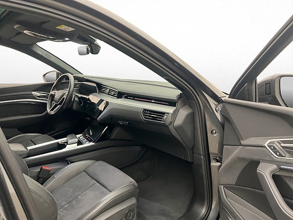 Audi Q8 e-tron 14 of 30