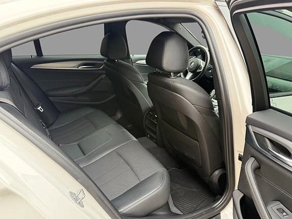 BMW 530e 11 of 26