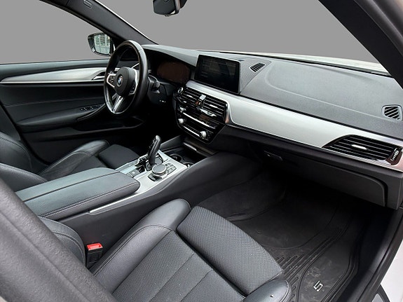 BMW 530e 13 of 26