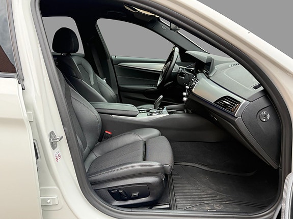 BMW 530e 12 of 26