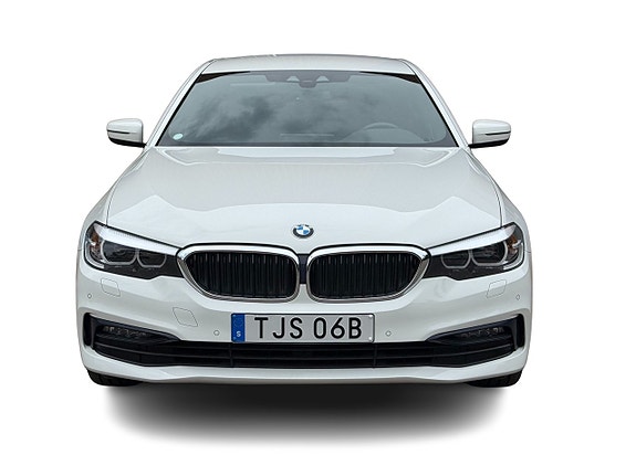 BMW 530e 2 of 26
