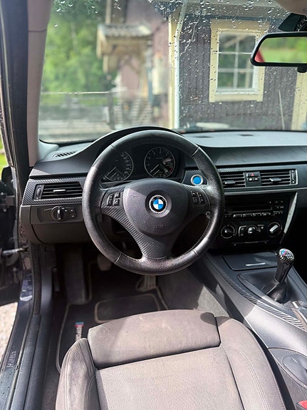 BMW 325i 6 of 8