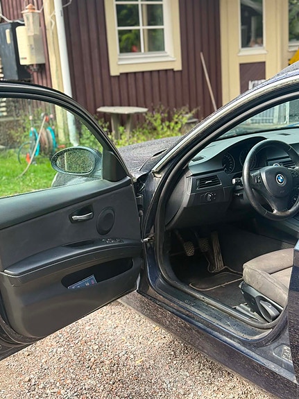BMW 325i 8 of 8