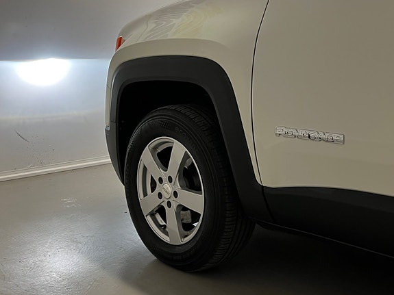 Jeep Renegade 13 of 30