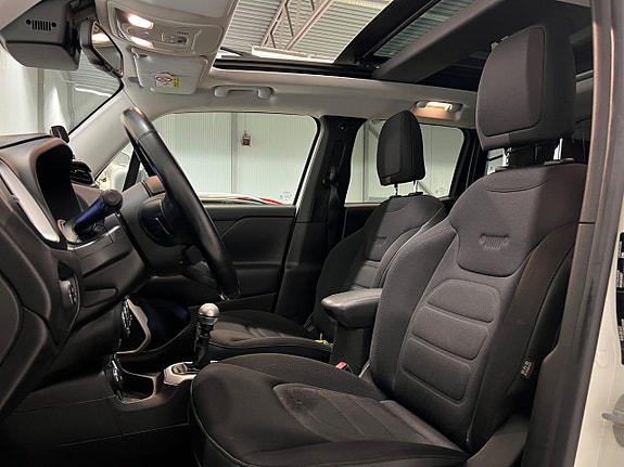 Jeep Renegade 17 of 30