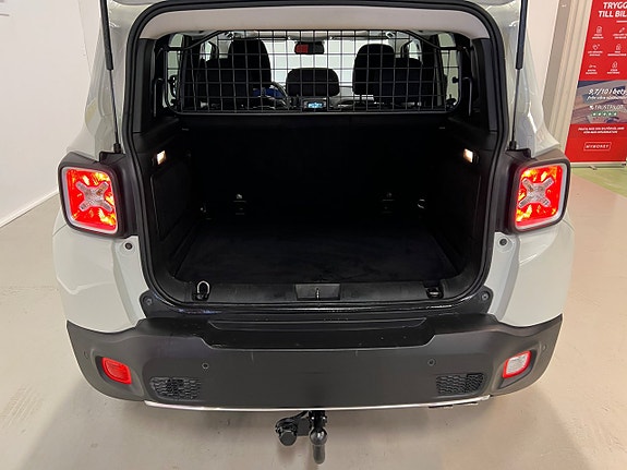 Jeep Renegade 14 of 30