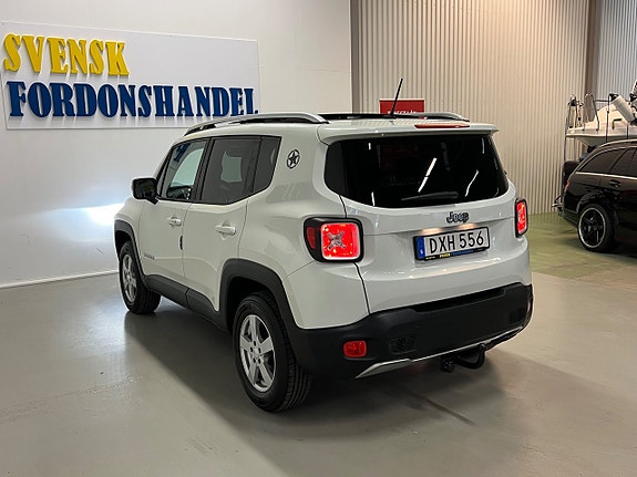 Jeep Renegade 10 of 30