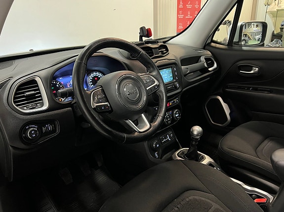 Jeep Renegade 12 of 30