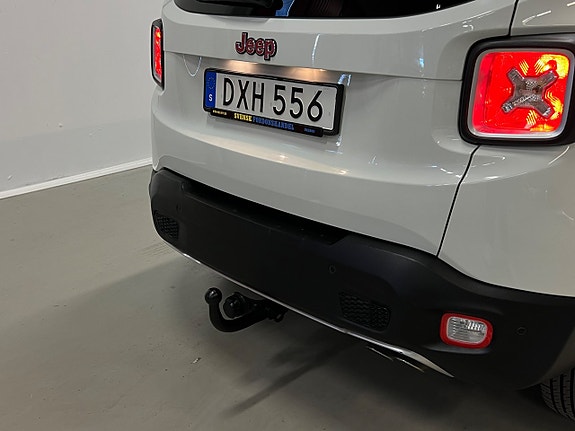 Jeep Renegade 9 of 30