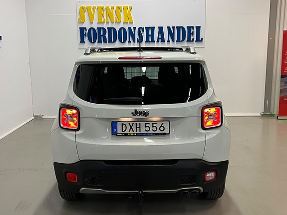Jeep Renegade 11 of 30