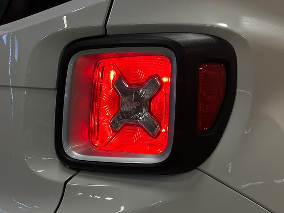 Jeep Renegade 19 of 30