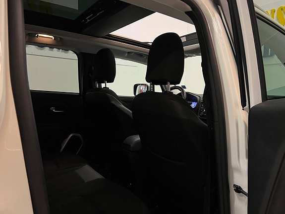 Jeep Renegade 18 of 30
