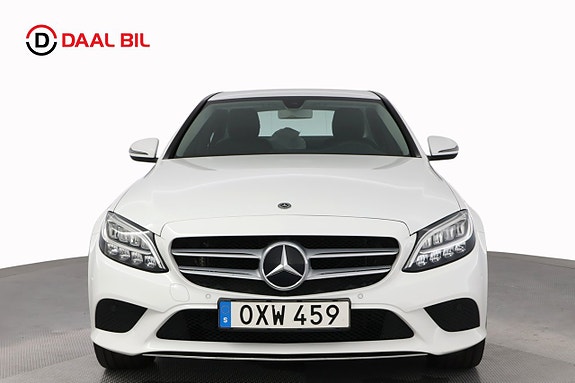Mercedes-Benz C200 2 of 25