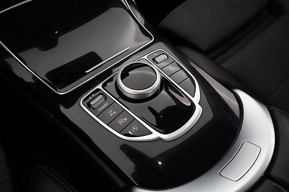 Mercedes-Benz C200 23 of 25