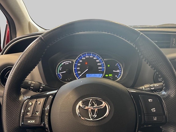 Toyota Yaris 15 of 19