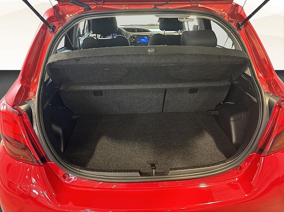Toyota Yaris 13 of 19