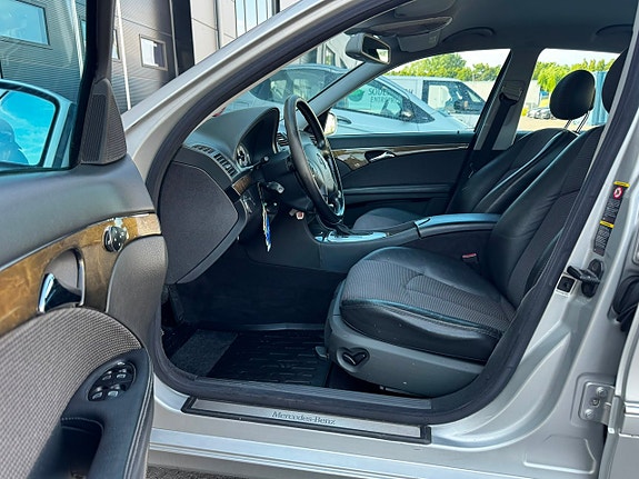 Mercedes-Benz E200 8 of 14