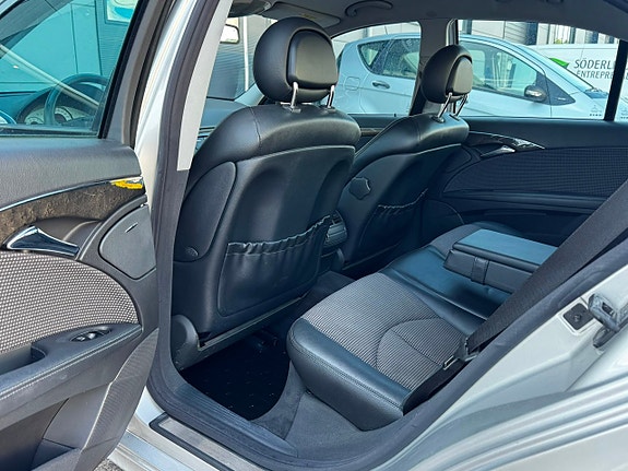 Mercedes-Benz E200 12 of 14