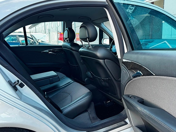 Mercedes-Benz E200 14 of 14