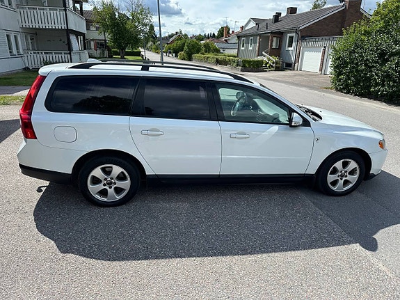 Volvo V70 2 of 11
