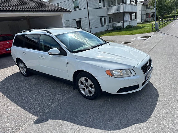 Volvo V70 3 of 11