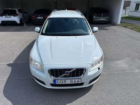 Volvo V70 4 of 11
