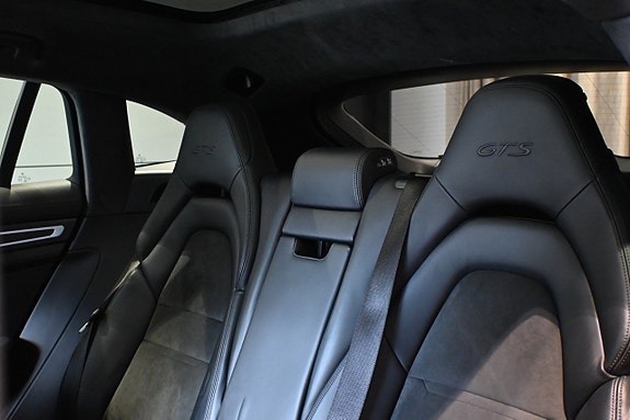 Porsche Panamera GTS 26 of 27