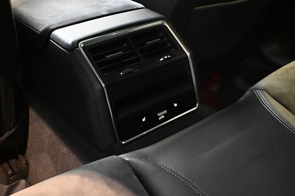Porsche Panamera GTS 27 of 27
