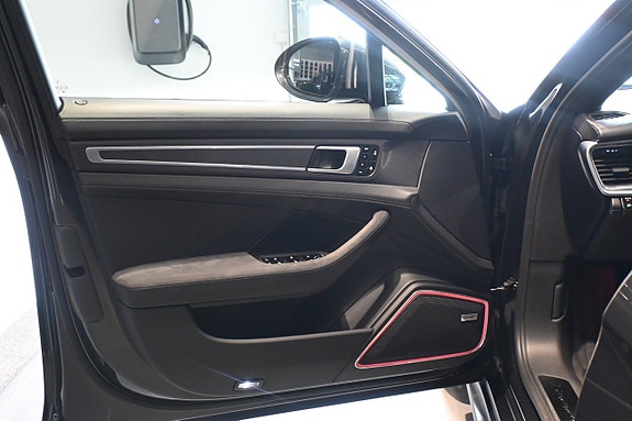 Porsche Panamera GTS 13 of 27