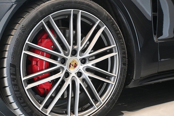 Porsche Panamera GTS 5 of 27