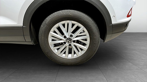Volkswagen T-Roc 6 of 8