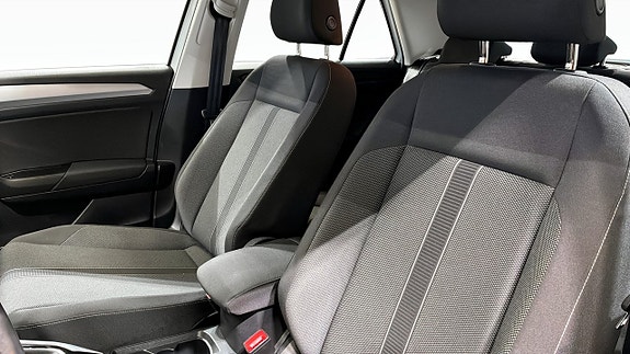 Volkswagen T-Roc 8 of 8