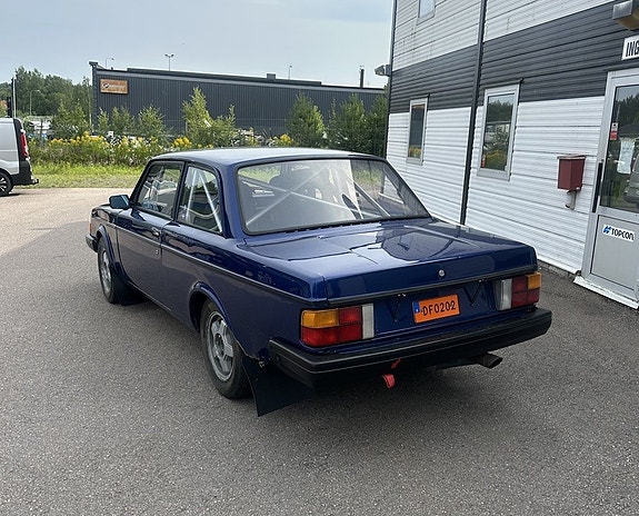 Volvo 242 3 of 8
