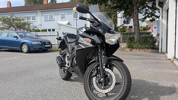 Honda CBR125R 5 of 6