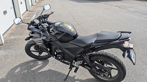 Honda CBR125R 4 of 6