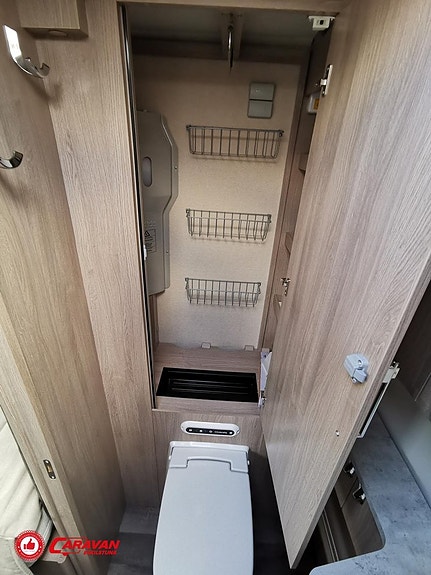 Kabe Imperial Travel Master i810 LT* 17 of 27