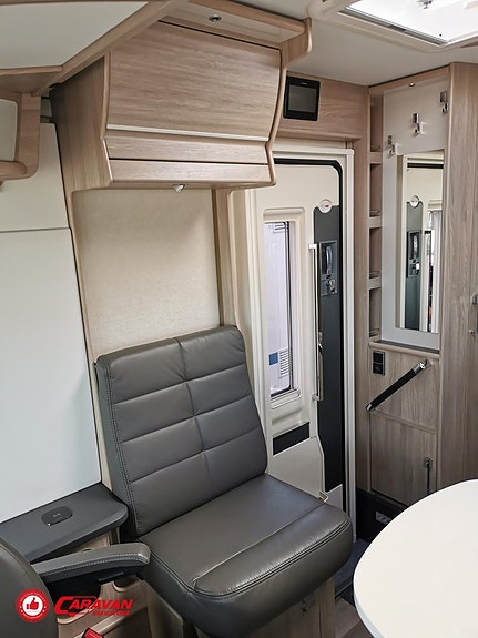 Kabe Imperial Travel Master i810 LT* 7 of 27