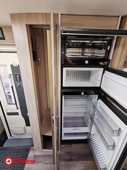 Kabe Imperial Travel Master i810 LT* 11 of 27
