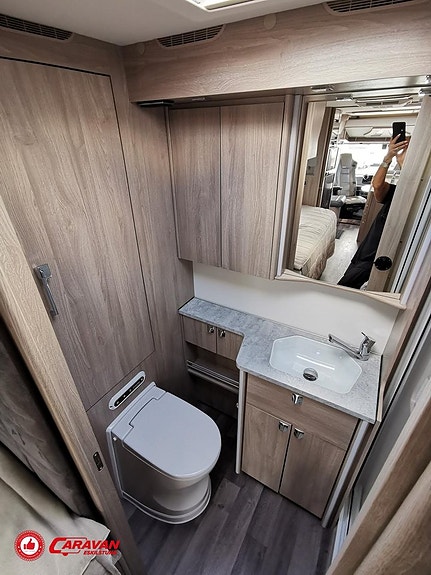 Kabe Imperial Travel Master i810 LT* 15 of 27