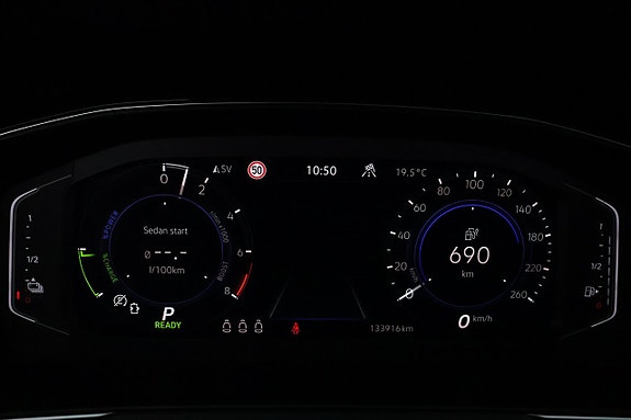Volkswagen Passat 16 of 28