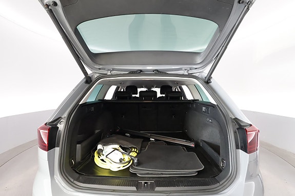 Volkswagen Passat 26 of 28