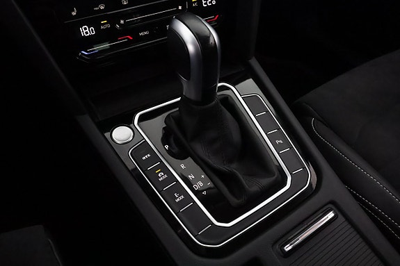 Volkswagen Passat 24 of 28