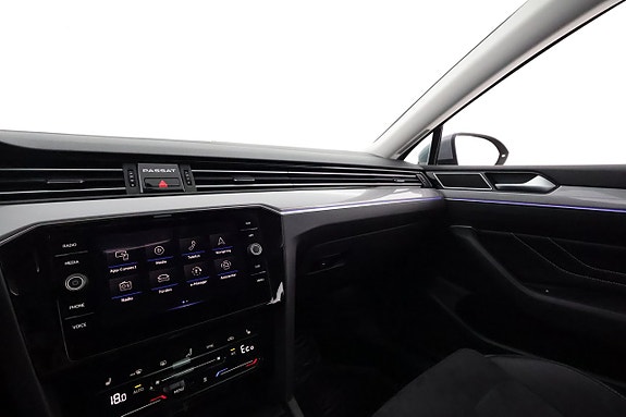 Volkswagen Passat 23 of 28