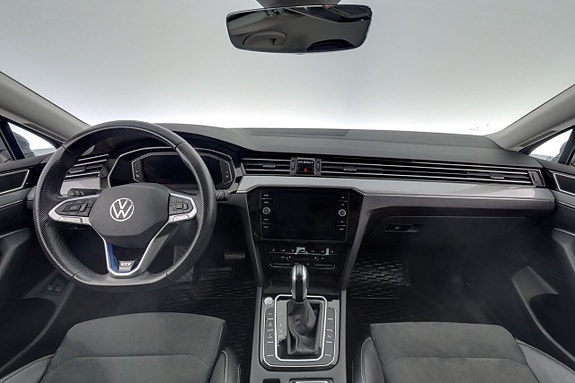 Volkswagen Passat 13 of 28