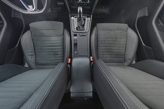 Volkswagen Passat 14 of 28