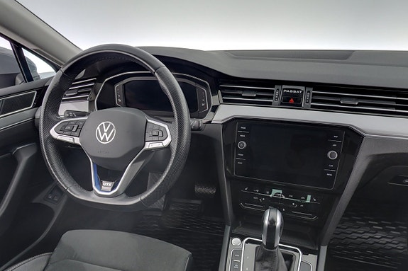 Volkswagen Passat 15 of 28