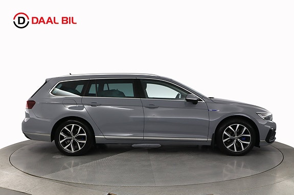 Volkswagen Passat 5 of 28