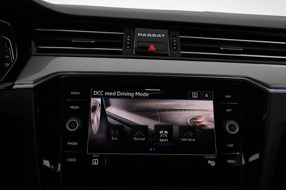 Volkswagen Passat 21 of 28