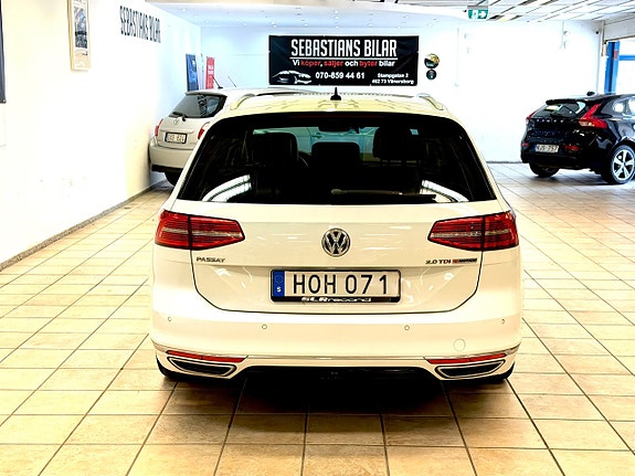 Volkswagen Passat 4 of 14