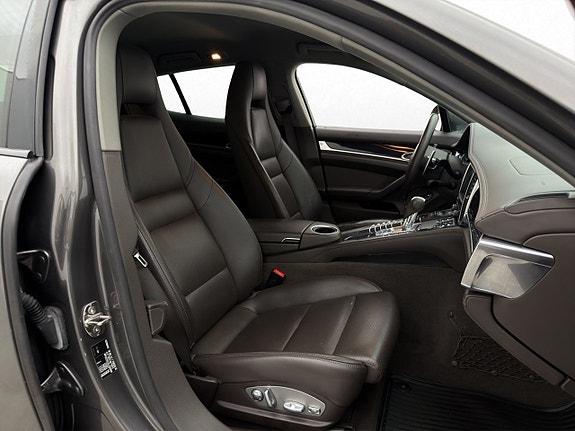 Porsche Panamera 4S 26 of 30